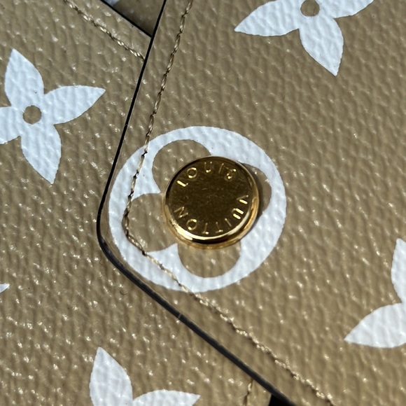 Louis Vuitton monogram kirigami mm cream & white monogram - Picture 5 of 10